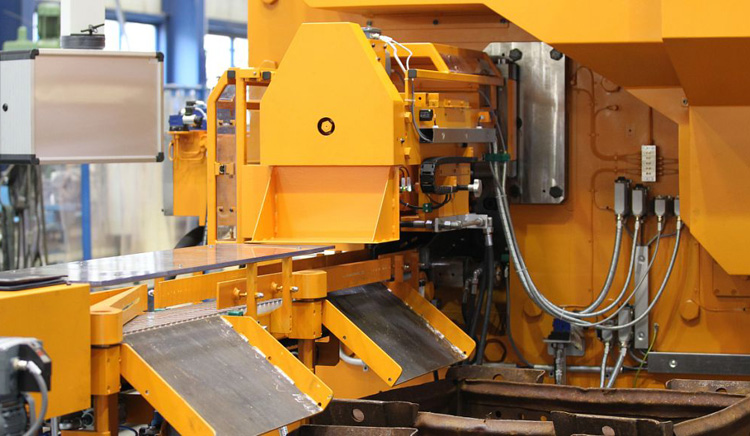 橡塑機(jī)械設(shè)備使用時(shí)應(yīng)該注意哪些問題？